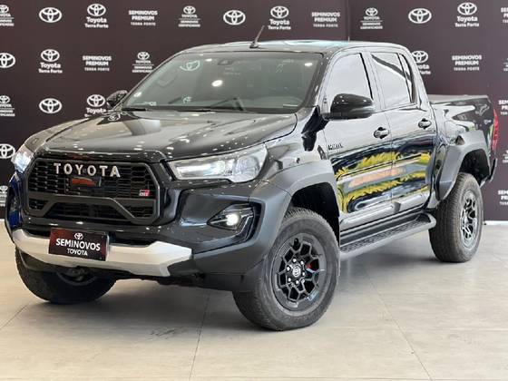 TOYOTA HILUX 2.8 D-4D TURBO DIESEL CD GR-S 4X4 AUTOMÁTICO TOYOTA HILUX 2.8 D-4D TURBO DIESEL CD GR-S 4X4 AUTOMÁTICO